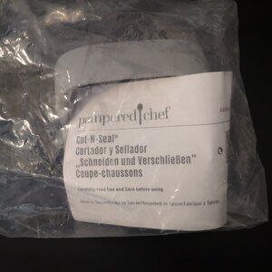 NIP Pampered Chef Cut-N-Seal Square Crustless Sandwiches or Pocket Pie Maker